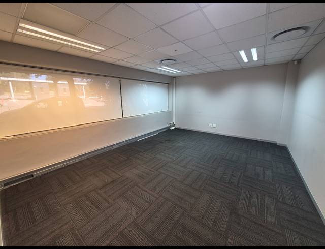 221M² OFFICE TO LET IN WOODMEAD